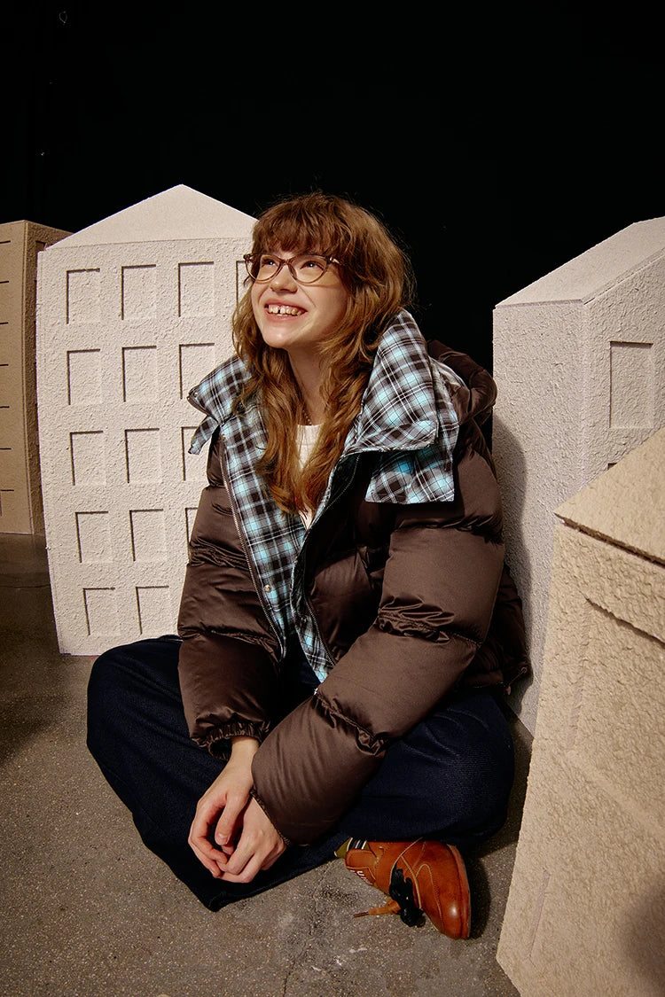 ELFSACK 2025 Winter New Arrivals Reversible Y2K Striped Short High-Neck Hooded Down Jacket For Woman