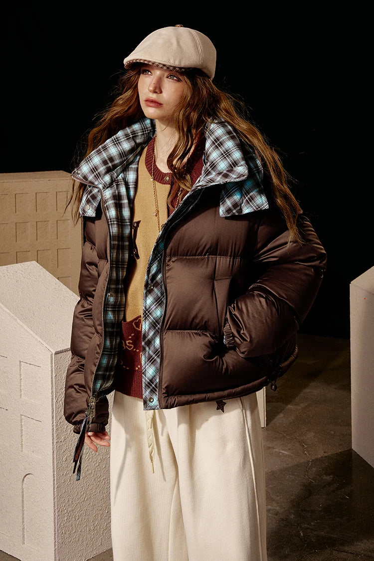 ELFSACK 2025 Winter New Arrivals Reversible Y2K Striped Short High-Neck Hooded Down Jacket For Woman